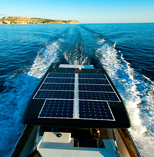 Solar hybrid technology on the yacht Luxi33