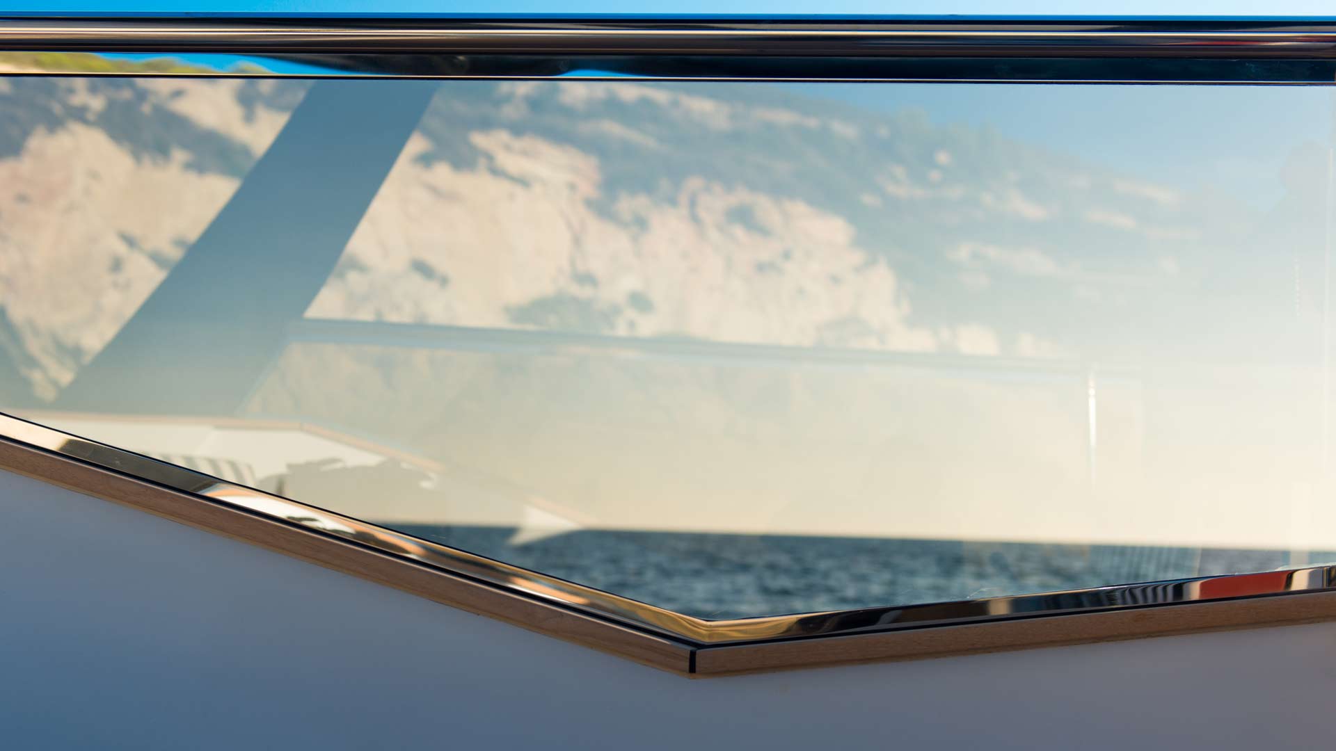 Luxi33, the Ultimate Solar Day-cruiser